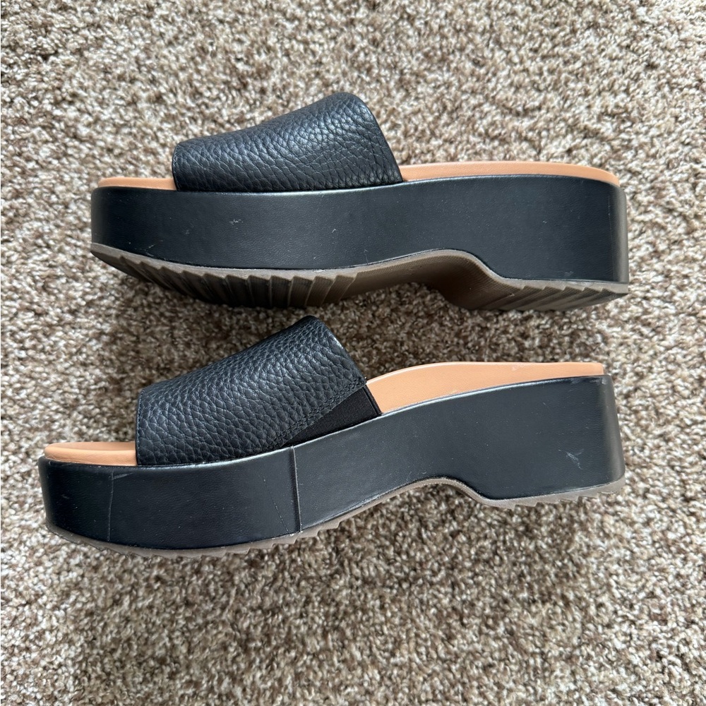 Vionic sandals - image 4